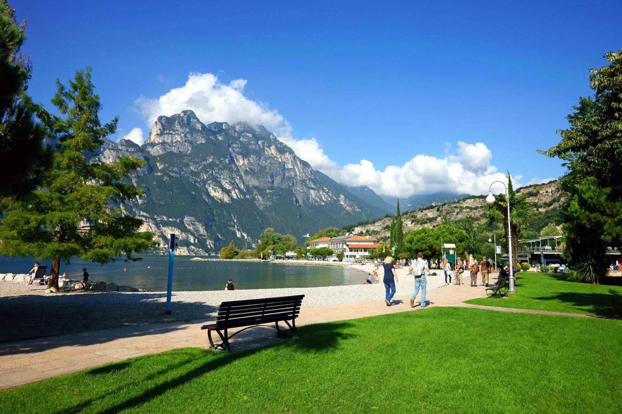 Claz House - Happy Rentals Riva del Garda Bagian luar foto